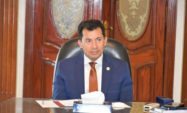 وزير الشباب والرياضة