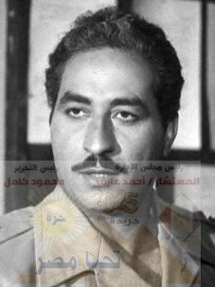 قصة حياة عاشق الفن الكومبارس الذى يعمل وكيلا لوزارة التربية والتعليم